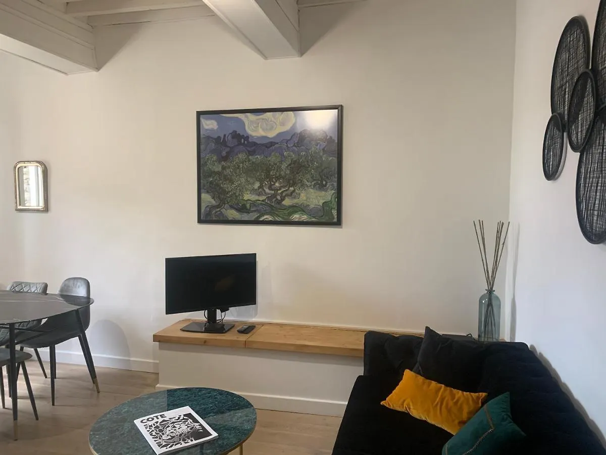 Apartment Appartement Renove De Caractere/ Parking Prive Saint-Remy-de-Provence