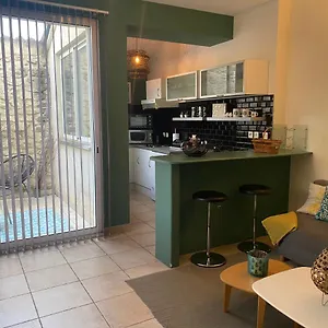 Le Loft Patio, Au Coeur Du Village Apartment